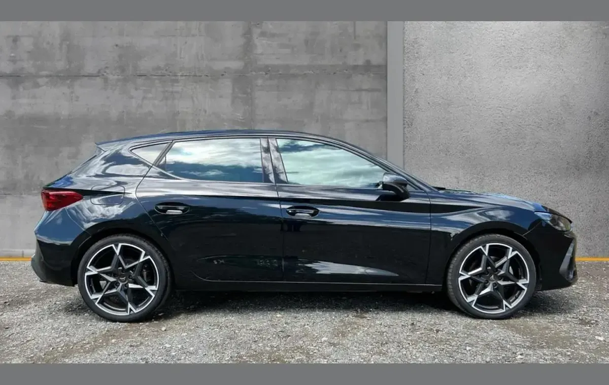 Used Cupra Leon 147 HP (108 kW) 2025 Black Hatchback