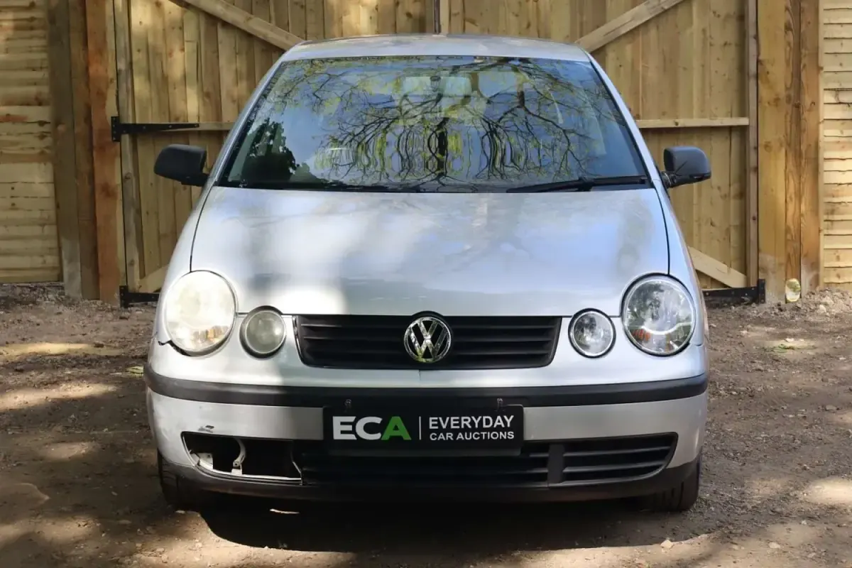 Begagnad VW Polo 2004 Silver Halvkombi