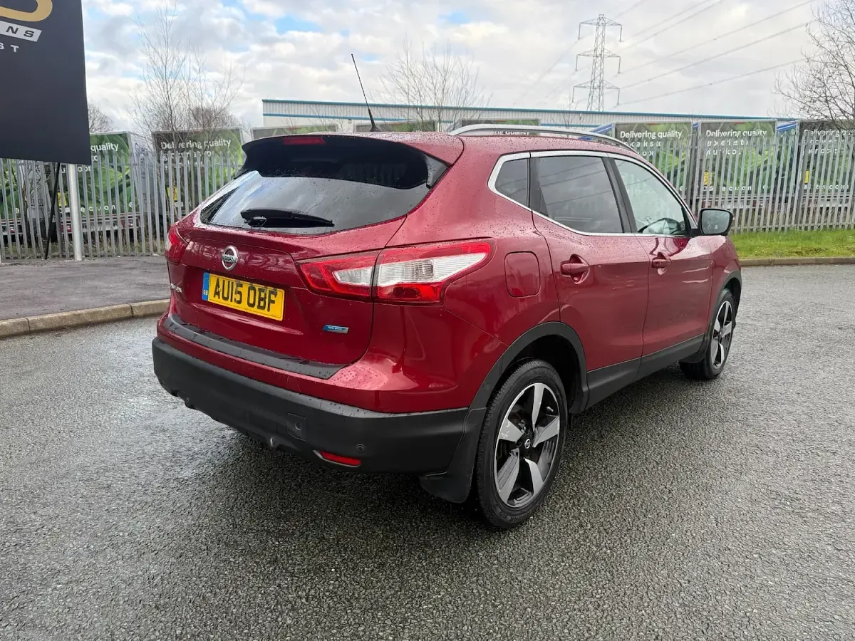 Used Nissan Qashqai N-TEC 110 HP (80 kW) 2015 Red SUV