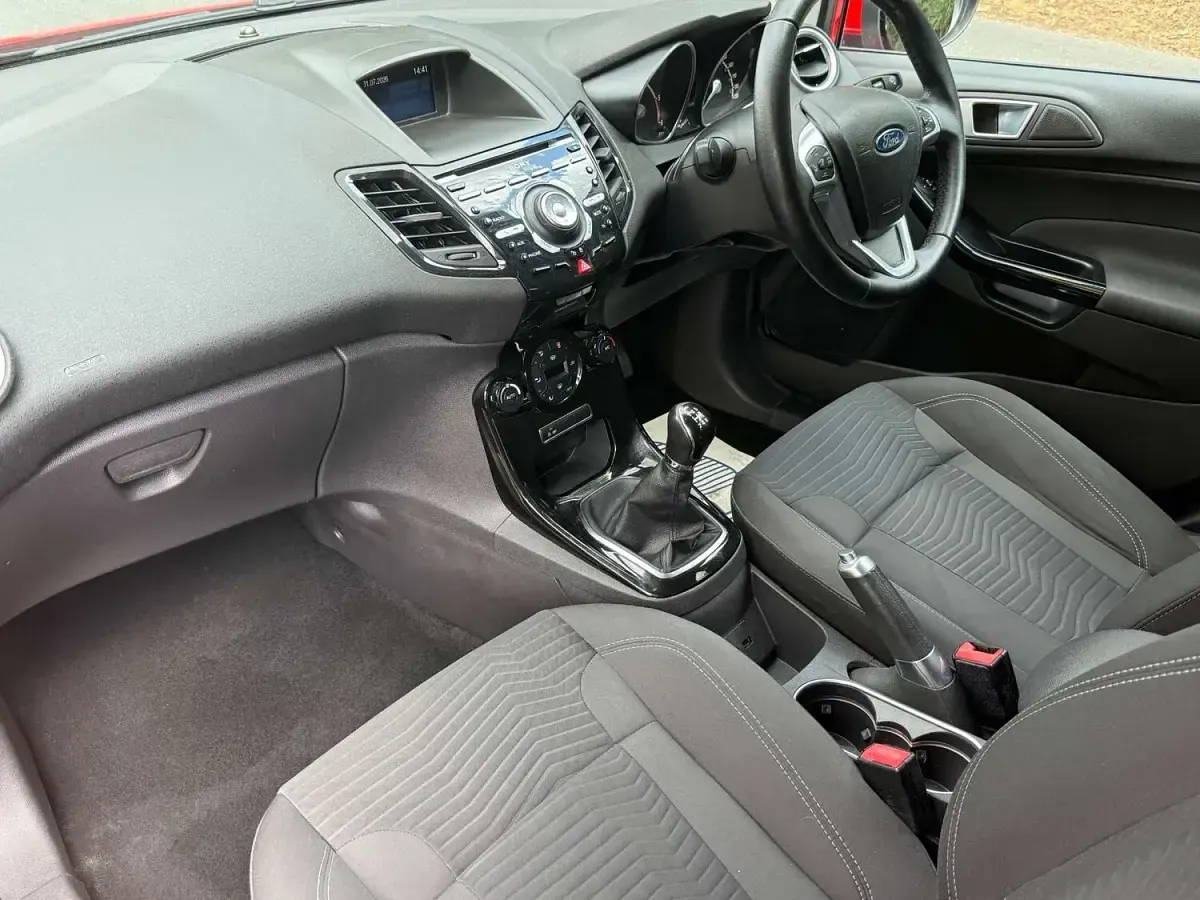 Used Ford Fiesta Titanium 95 HP (69 kW) 2013 Red Hatchback