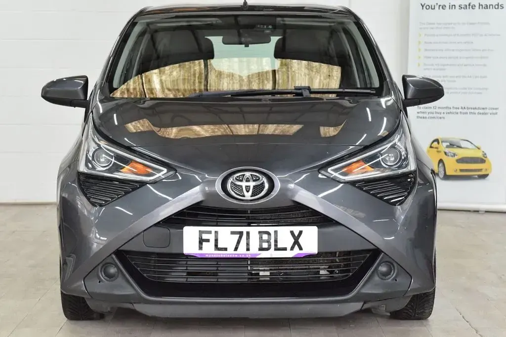Used Toyota Aygo X-play 71 HP (52 kW) 2021 Grey Hatchback