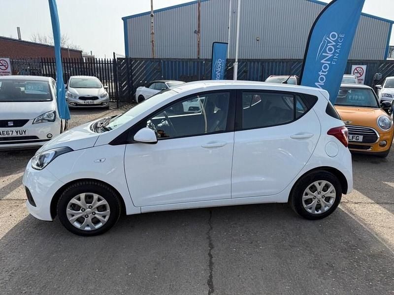 Used Hyundai i10 SE 66 HP (48 kW) 2014 White Hatchback