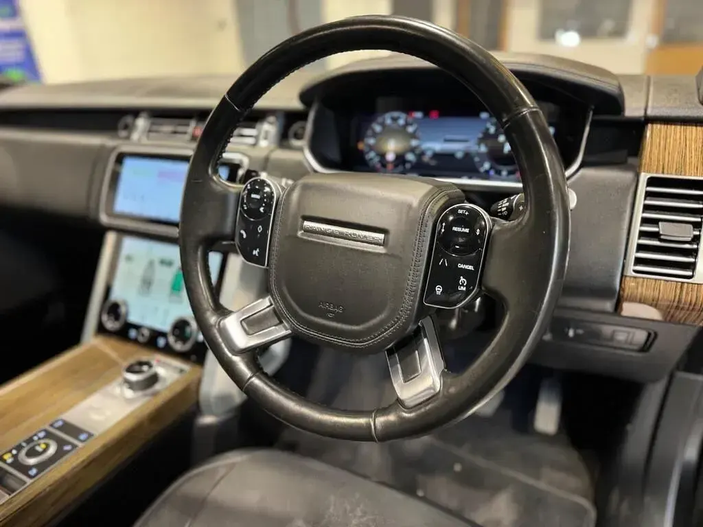 Used Land Rover Range Rover Vogue SE 300 HP (220 kW) 2019 Black SUV