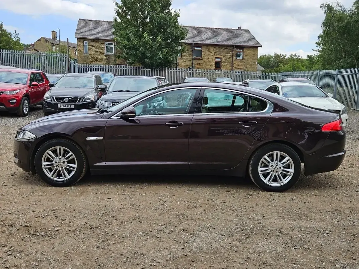 Used Jaguar XF Luxury 163 HP (119 kW) 2013 Red Sedan