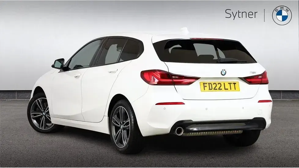 Used BMW 118 Sport Line 134 HP (98 kW) 2022 White Hatchback