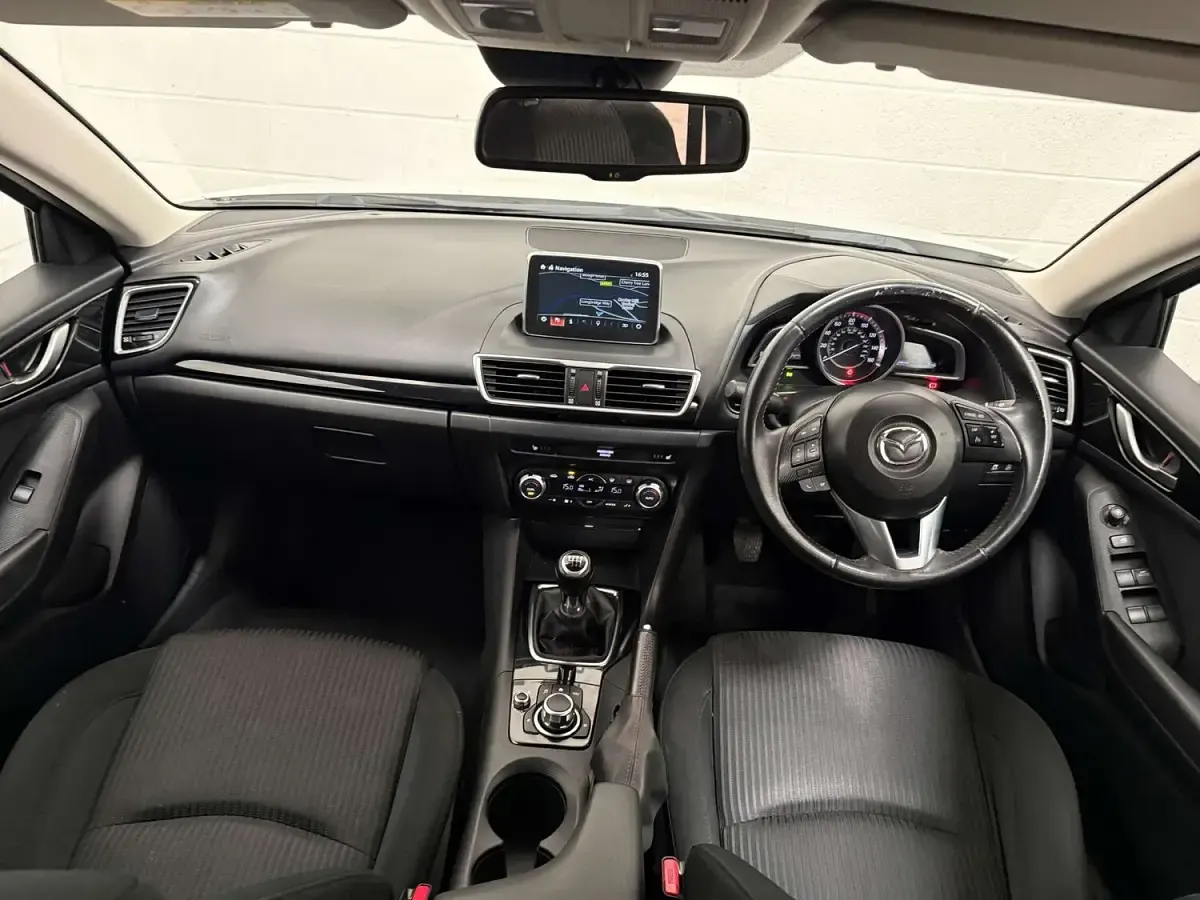Used Mazda 3 165 HP (121 kW) 2015 White Hatchback
