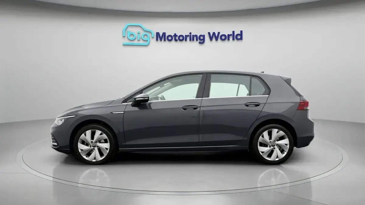 Begagnad VW Golf VIII Style 148 HK (108 kW) 2020 Grå Halvkombi