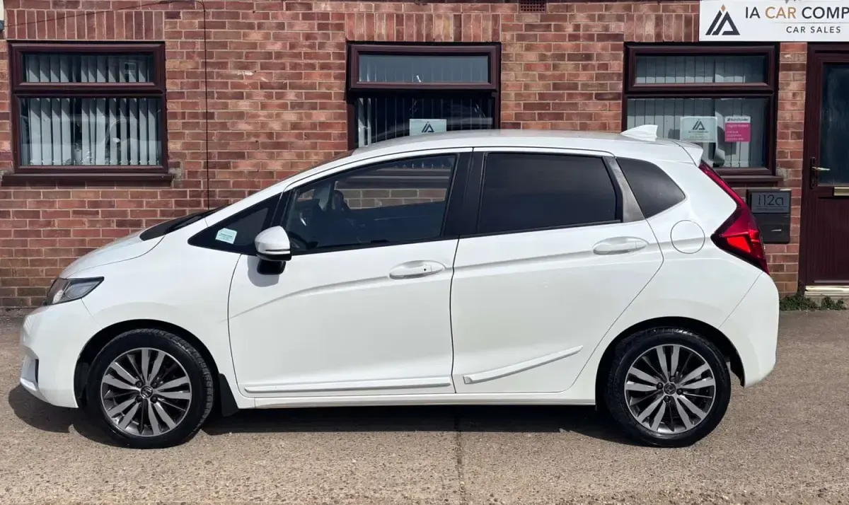 Używany Honda Jazz EX 102 KM (75 kW) 2016 Biały Hatchback