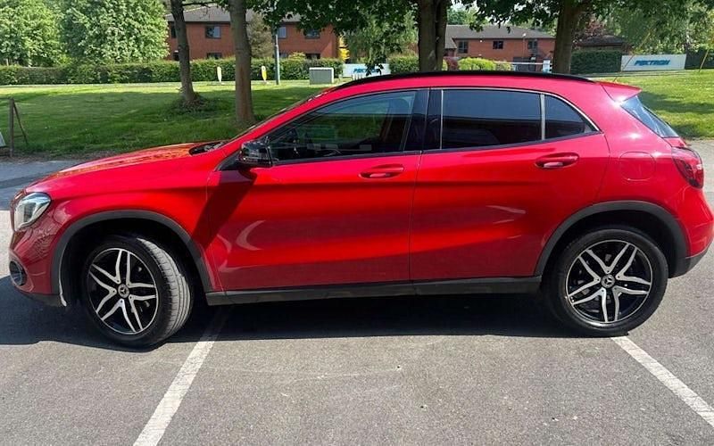 Used Mercedes GLA180 Urban 122 HP (89 kW) 2020 Red SUV