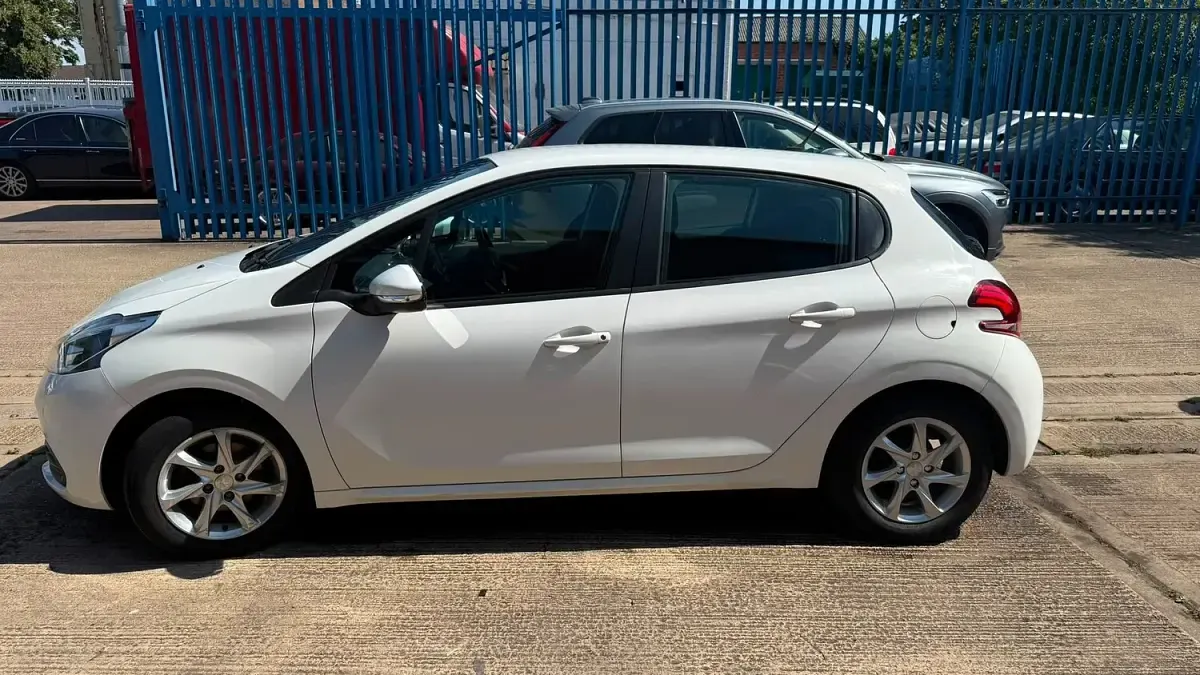 Used Peugeot 208 Active 2017 White Hatchback