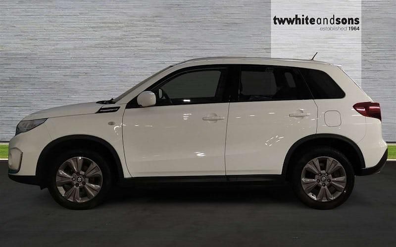Käytetty Suzuki Vitara SZ-T 129 HP (94 kW) 2022 Katumaasturi