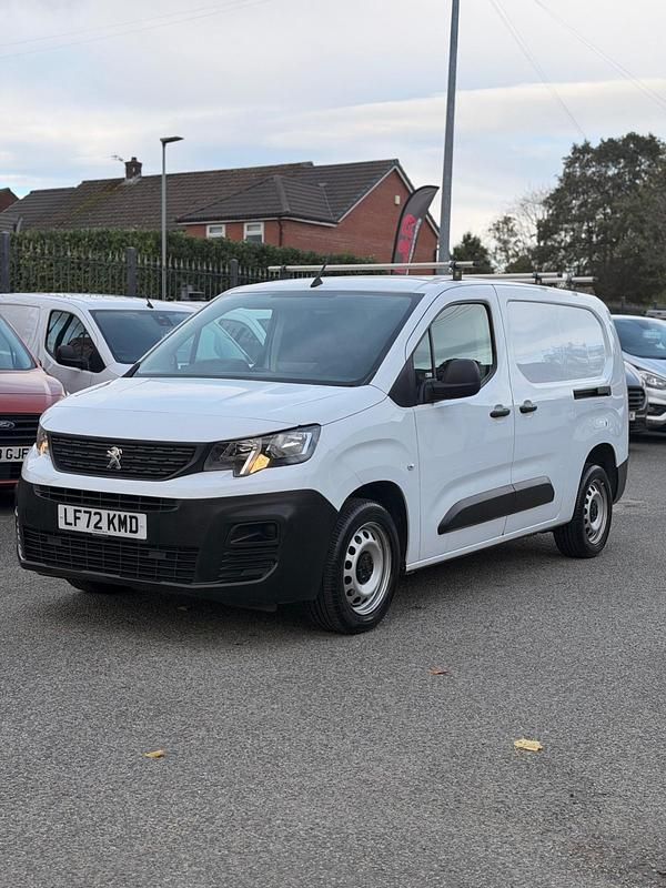 White Used 2023 Peugeot Partner Premium Van | £9,995 (Fair price) - Image 1/4