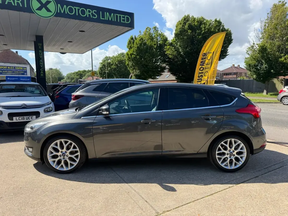 Used Ford Focus Titanium X 182 HP (133 kW) 2015 Grey Hatchback