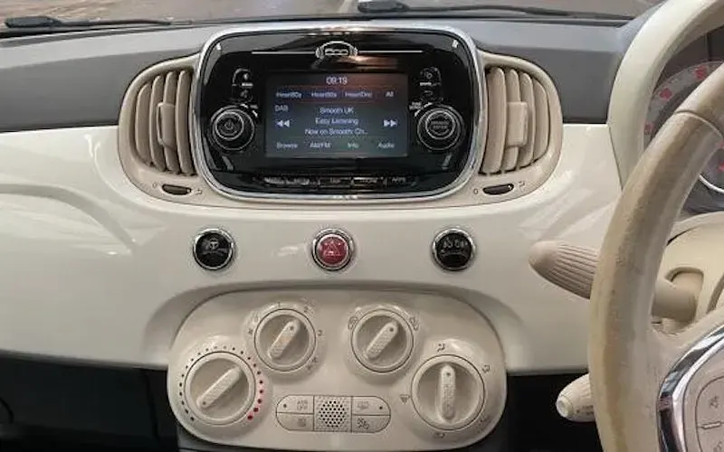 Used Fiat 500 Lounge 69 HP (50 kW) 2017 White Hatchback