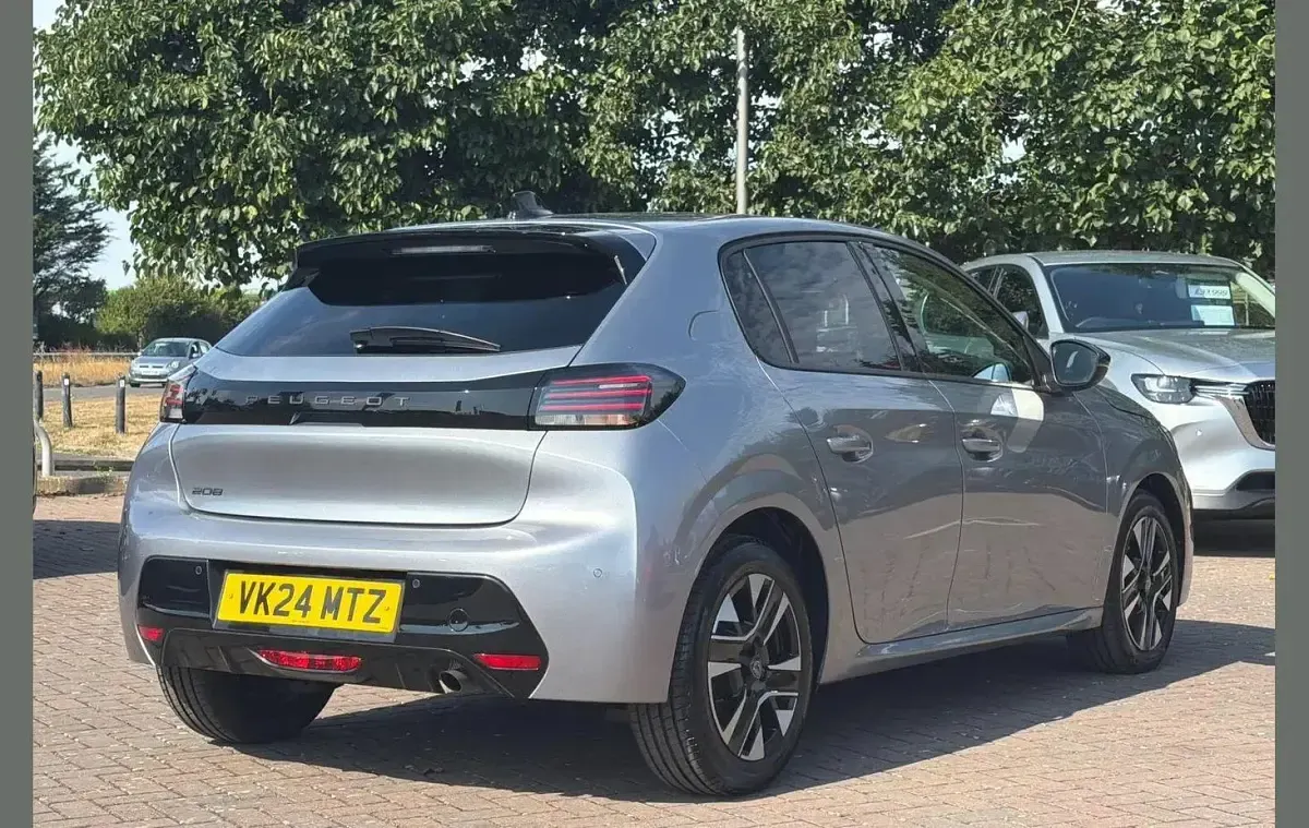 Used Peugeot 208 Allure 101 HP (74 kW) 2024 Grey Hatchback