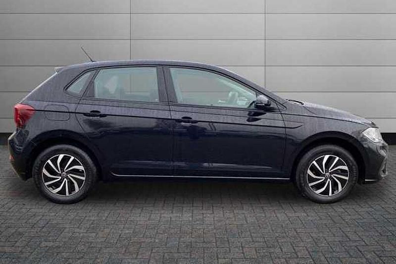 Used VW Polo Life 80 HP (58 kW) 2024 Black Hatchback