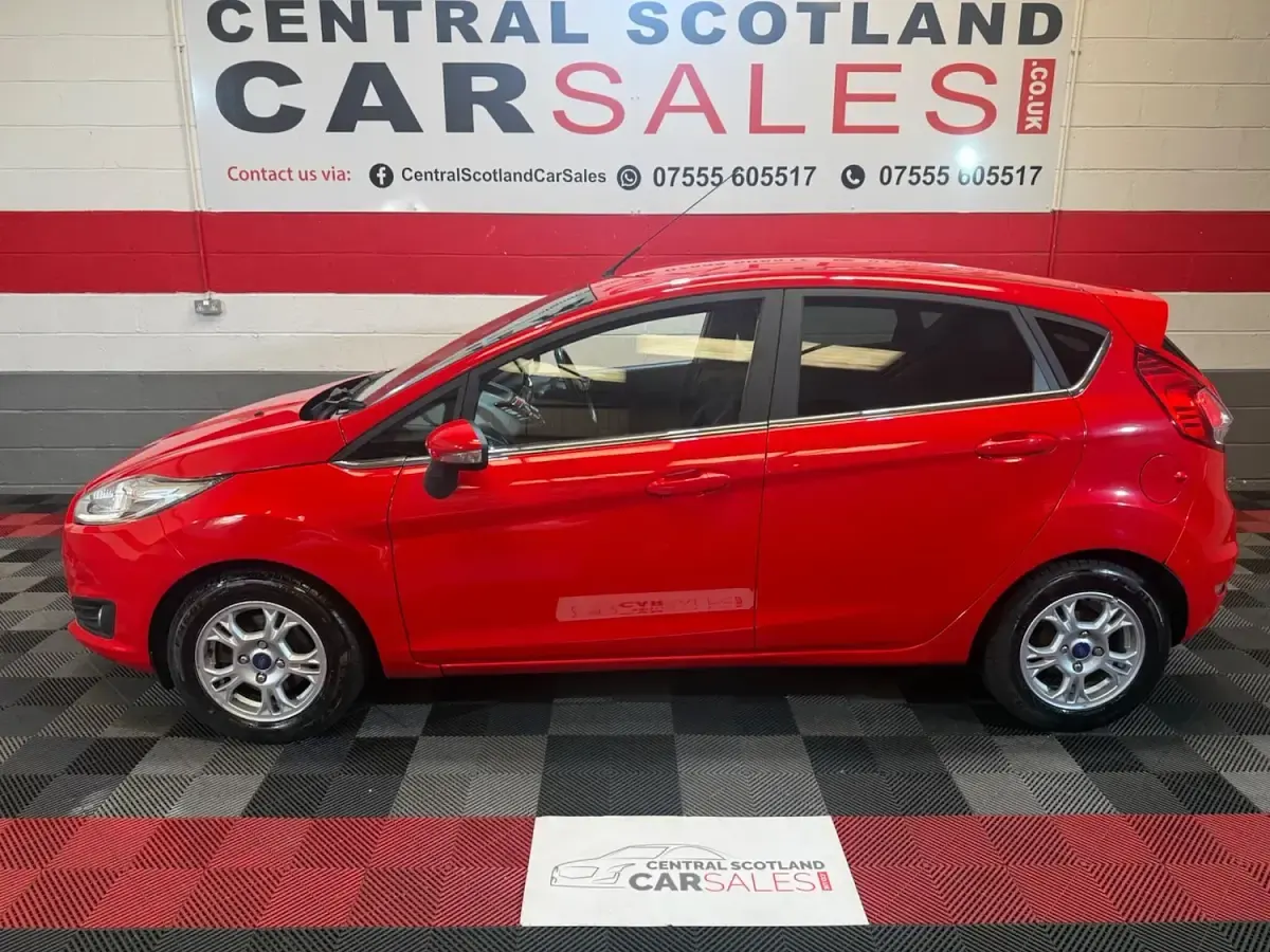 Used Ford Fiesta Titanium 95 HP (69 kW) 2014 Red Hatchback