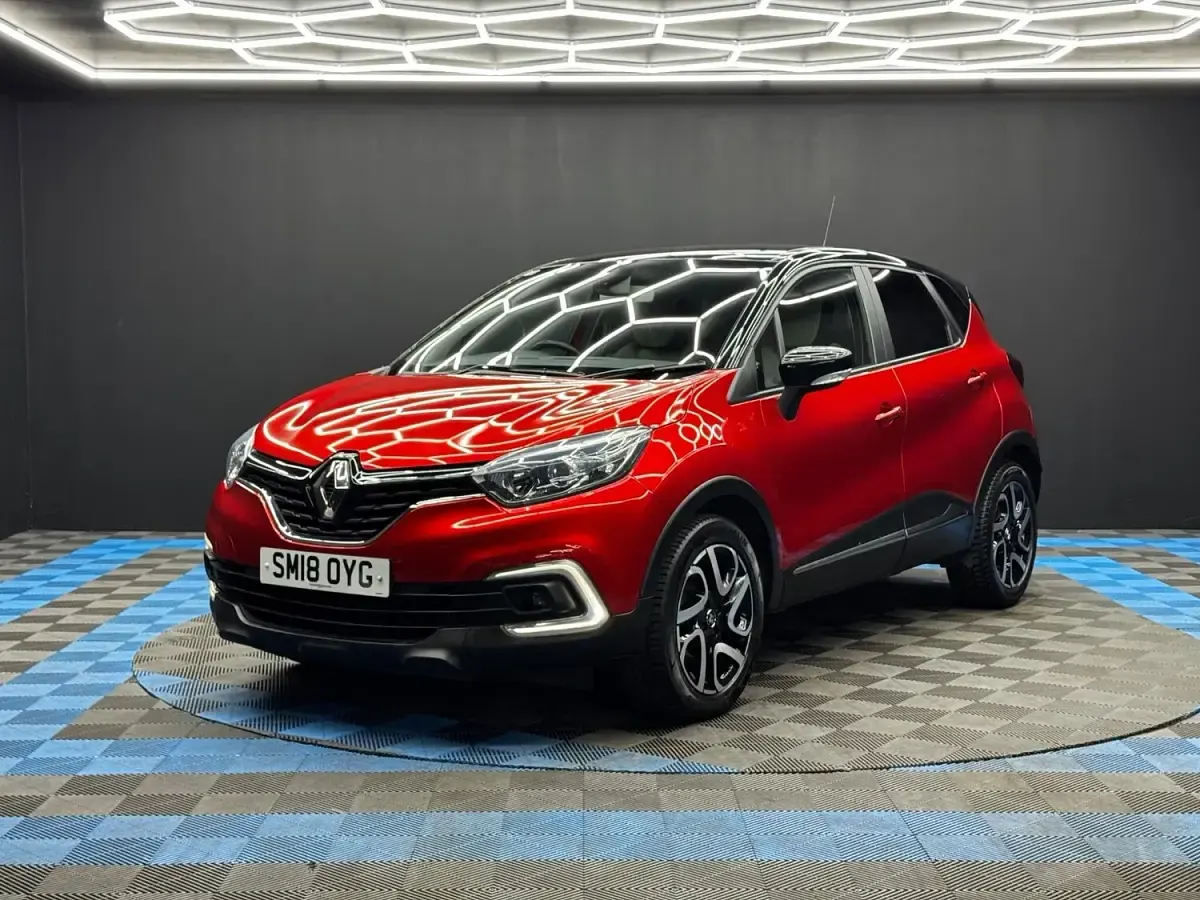 Used Renault Captur Iconic 90 HP (66 kW) 2018 Red/black SUV