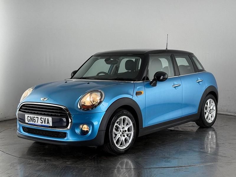 Używany Mini Cooper Hatch 136 KM (100 kW) 2017 Niebieski Hatchback