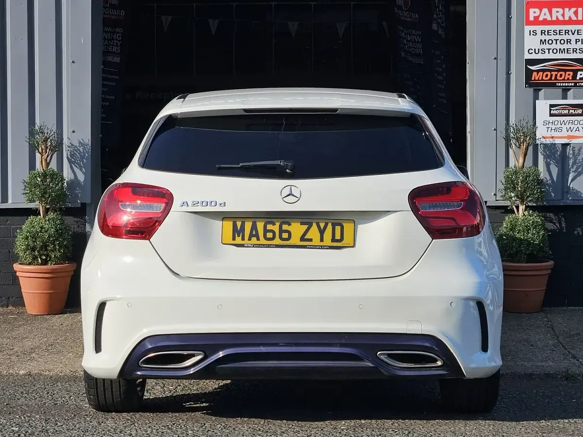 Used Mercedes A200 AMG Line Premium 136 HP (100 kW) 2016 White Hatchback