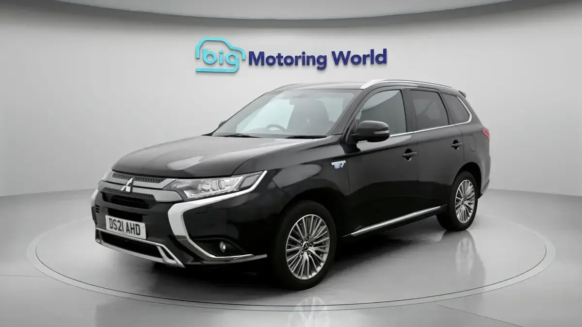 Used Mitsubishi Outlander P-HEV 224 HP (164 kW) 2020 Black SUV