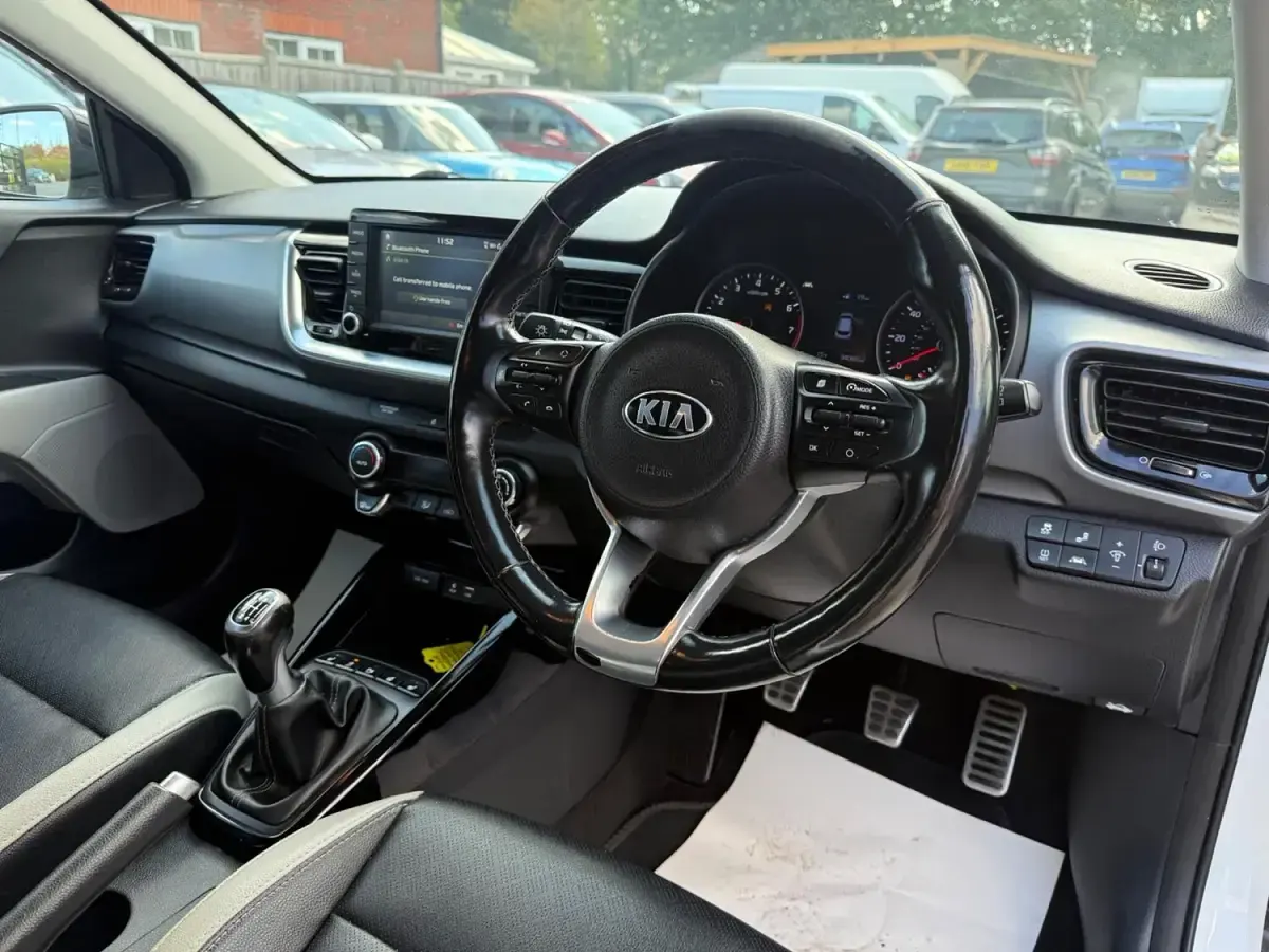 Used Kia Stonic 118 HP (86 kW) 2019 White SUV