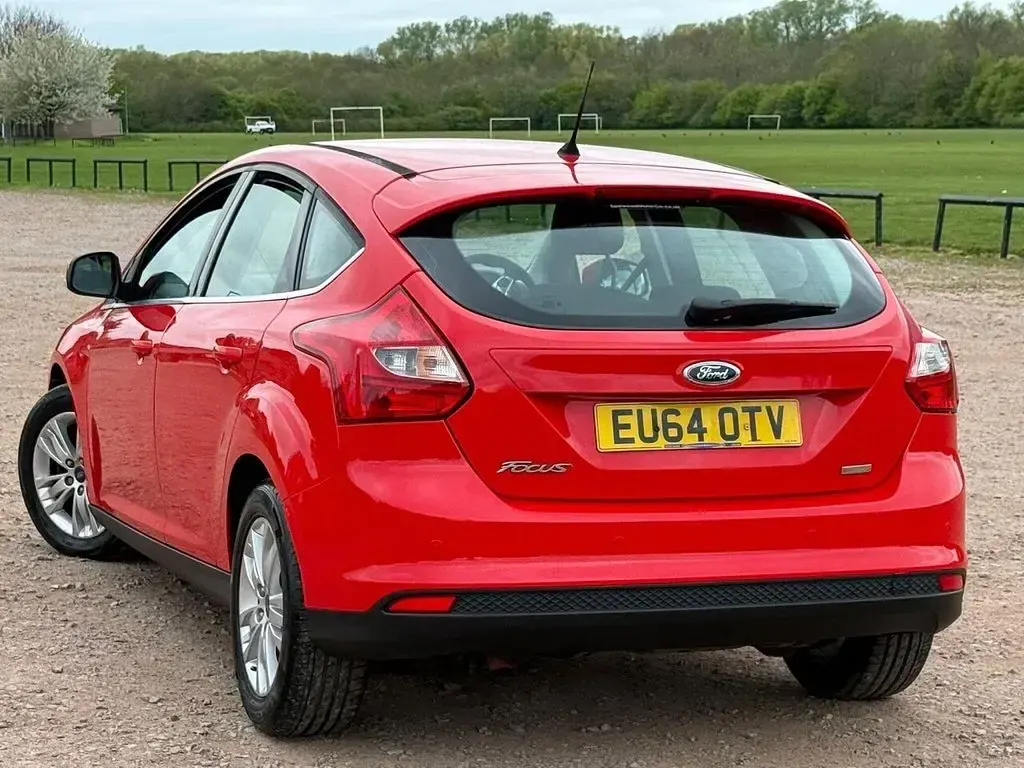Used Ford Focus Titanium 125 HP (91 kW) 2014 Red Hatchback