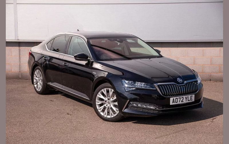 Black magic pearl effect Used 2022 Skoda Superb LAURIN & KLEMENT Hatchback | £27,995 (Fair price) - Image 1/4