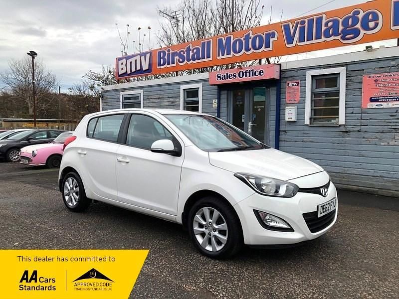 White Used 2012 Hyundai i20 Active Hatchback | £3,795 (Fair price) - Image 1/4