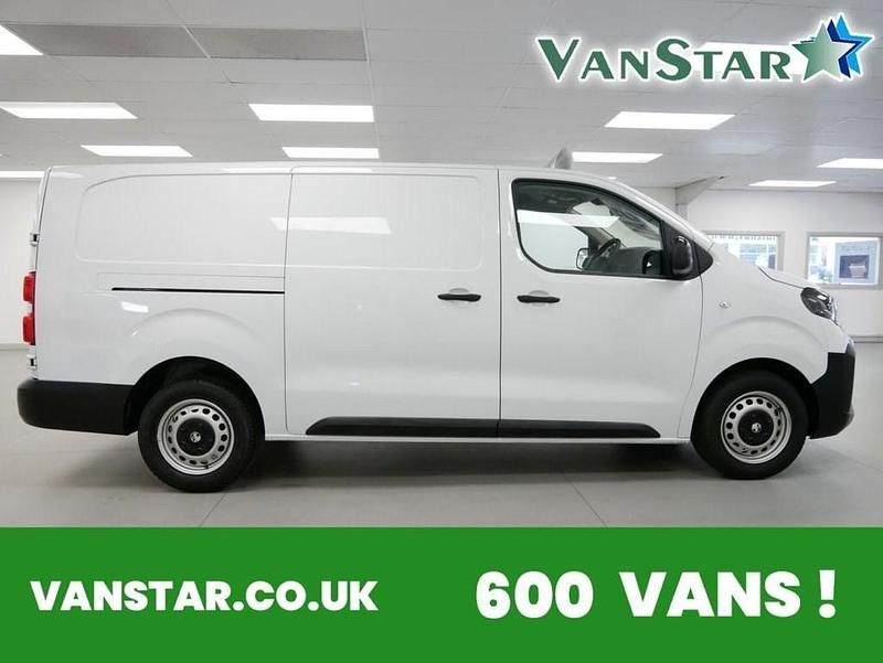 White Used 2023 Vauxhall Vivaro Edition Van | £18,289 (Fair price) - Image 1/4