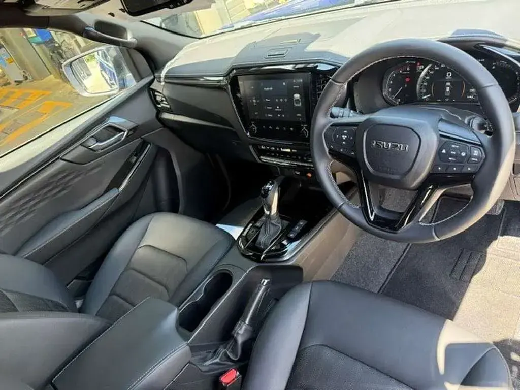 New Isuzu D-Max 2026 Blue Pickup