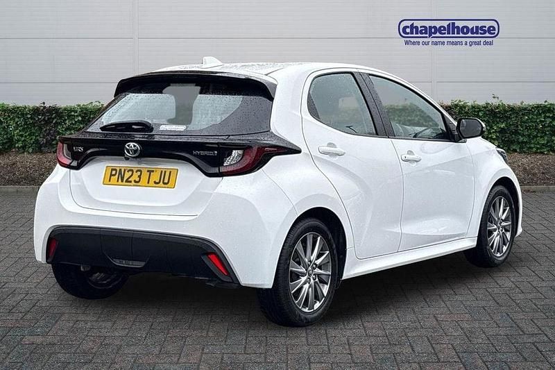 Used Toyota Yaris Hybrid 2023 White Hatchback
