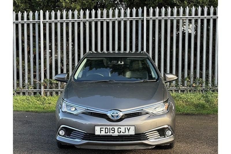 Used Toyota Auris Hybrid 136 HP (100 kW) 2019 Bronze Hatchback