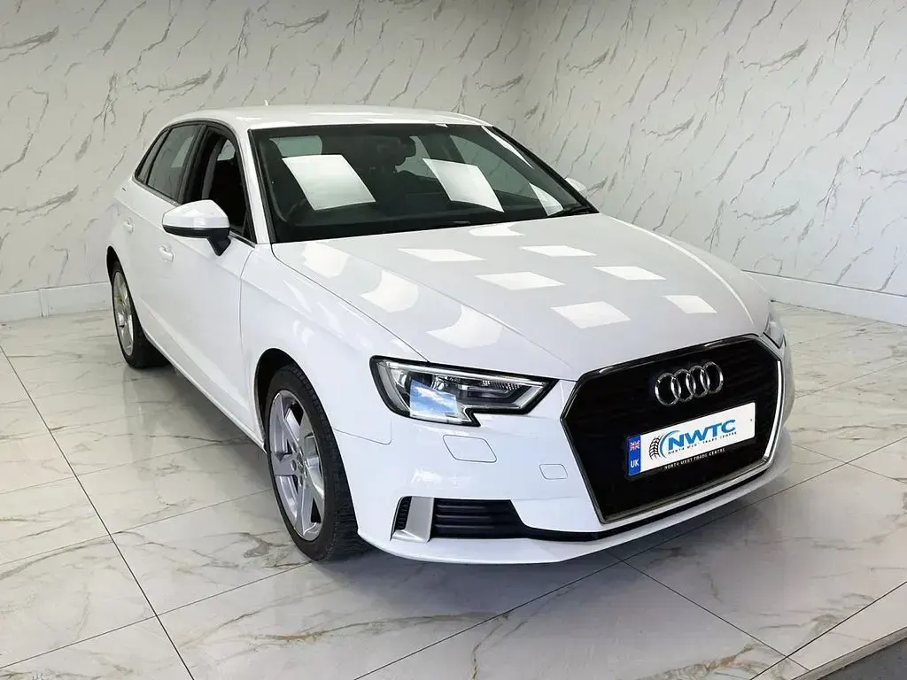 Used Audi A3 Sportback Sport 116 HP (85 kW) 2016 White Hatchback