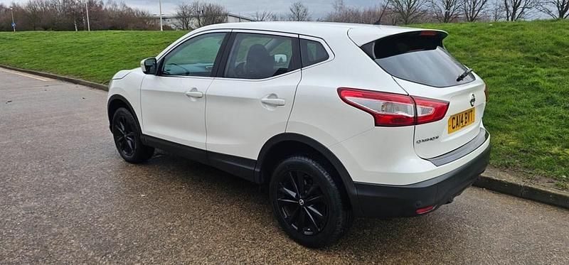 Used Nissan Qashqai Acenta 2014 White SUV