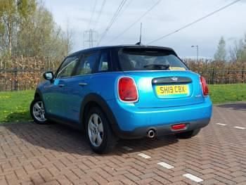Begagnad Mini Cooper Classic 136 HK (100 kW) 2019 Blå Halvkombi