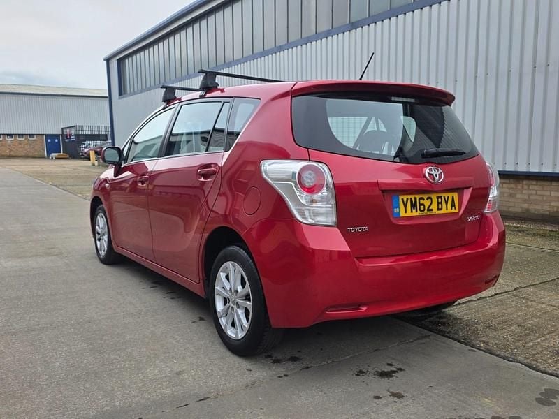 Used Toyota Verso 2013 Red MPV