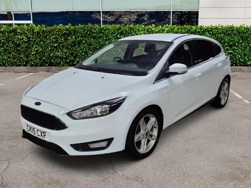 Used Ford Focus Zetec 125 HP (91 kW) 2015 White Hatchback