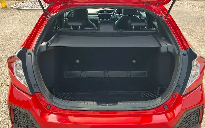 Käytetty Honda Civic Prestige 182 HP (133 kW) 2018 Punainen Viistoperä