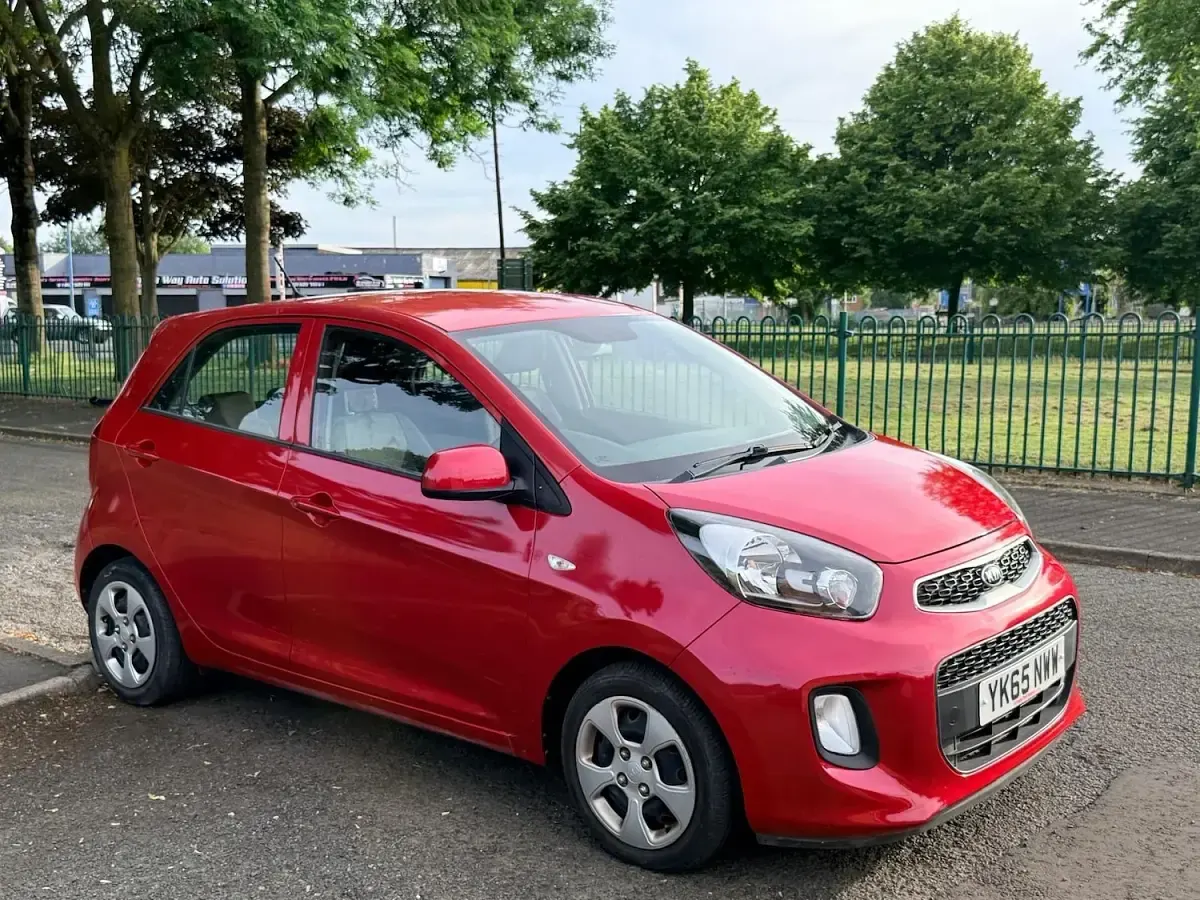 Used Kia Picanto 65 HP (47 kW) 2015 Red Hatchback