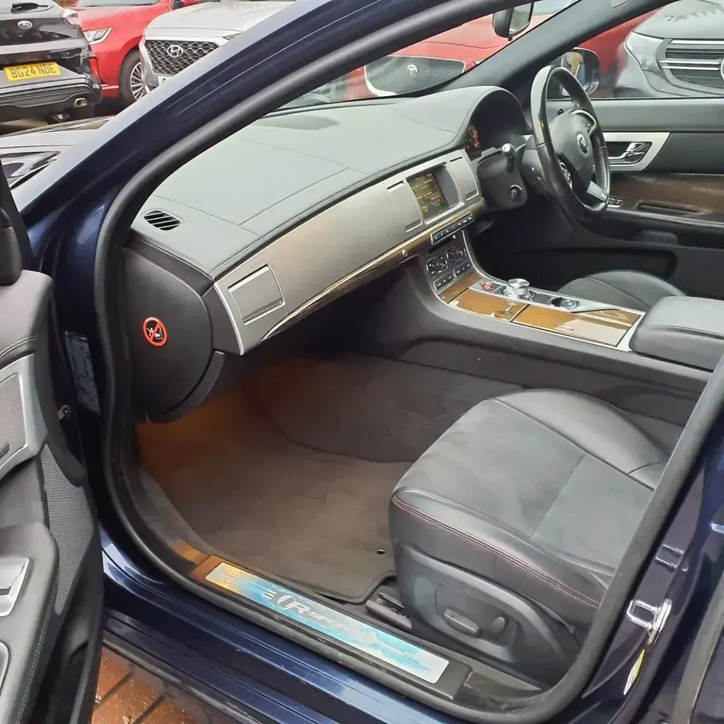 Used Jaguar XF R-Sport 200 HP (147 kW) 2015 Blue Sedan