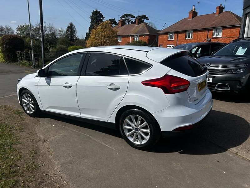 Used Ford Focus Titanium 125 HP (91 kW) 2017 White Hatchback
