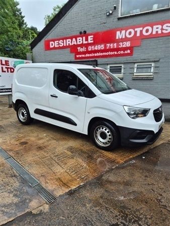 White Used 2019 Vauxhall Combo Edition MPV | £7,695 (Fair price) - Image 1/1
