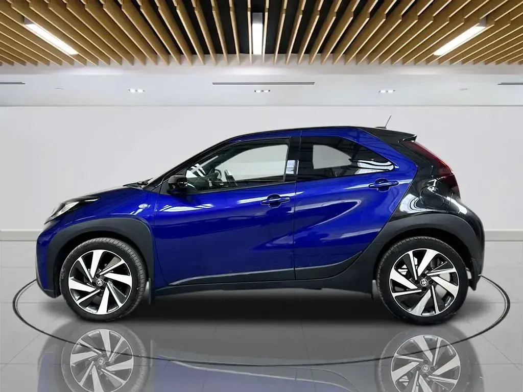 Used Toyota Aygo X 72 HP (52 kW) 2023 Blue SUV