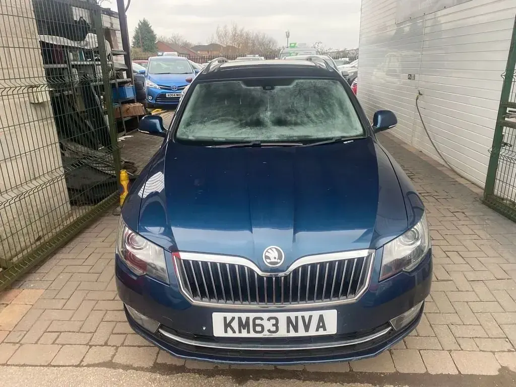 Gebraucht Skoda Superb 2014 Blau Kombi