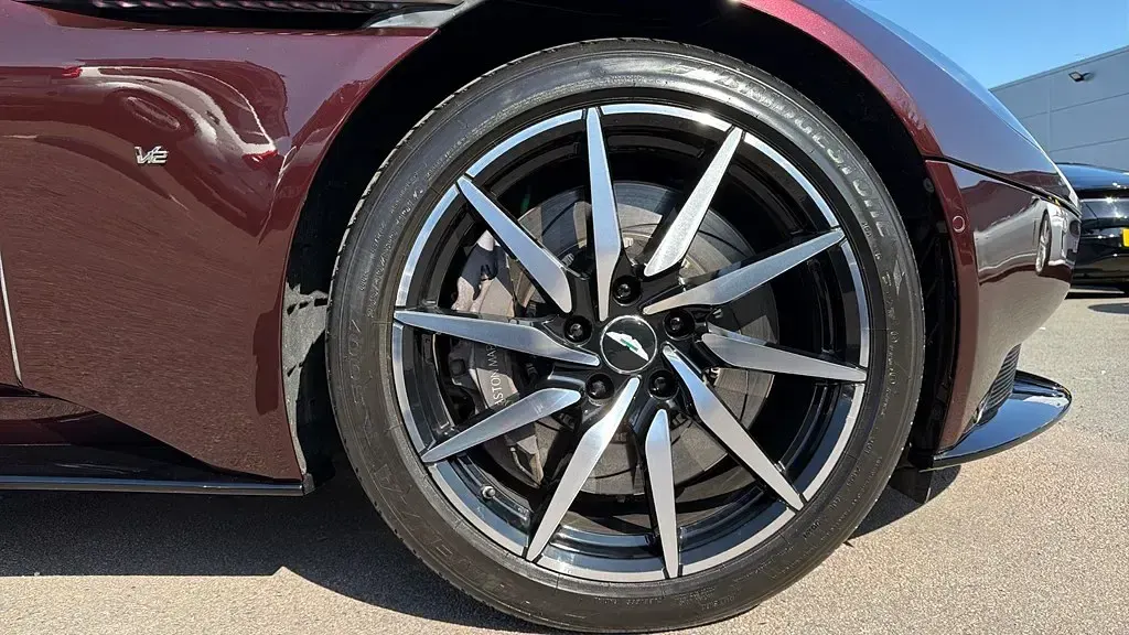 Usado Aston Martin DB11 600 CV (441 kW) 2017 Rojo Coupe