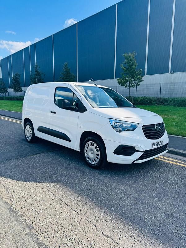 White Used 2020 Vauxhall Combo Sportive MPV | £6,490 (Fair price) - Image 1/4