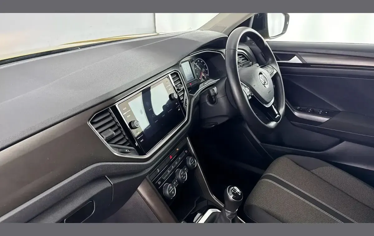 Used VW T-Roc Design 150 HP (110 kW) 2019 Yellow SUV