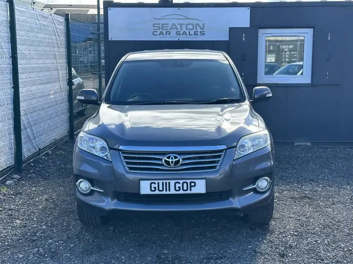 Usado Toyota RAV4 150 HP (110 kW) 2011 Cinzento SUV