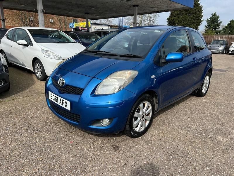 Used Toyota Yaris 69 HP (50 kW) 2011 Blue Hatchback